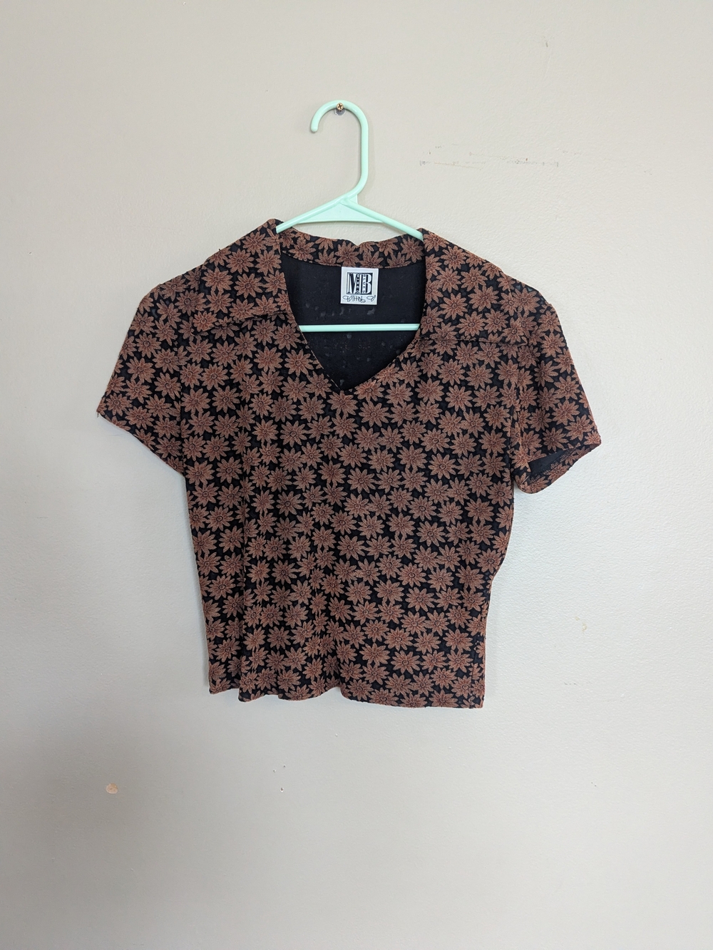 Vintage Paper Tag Floral V-Neck Polo Crop Top in Black & Brown